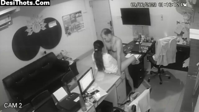 Indian girl Muskan chud rahi hai office mein video Leaked